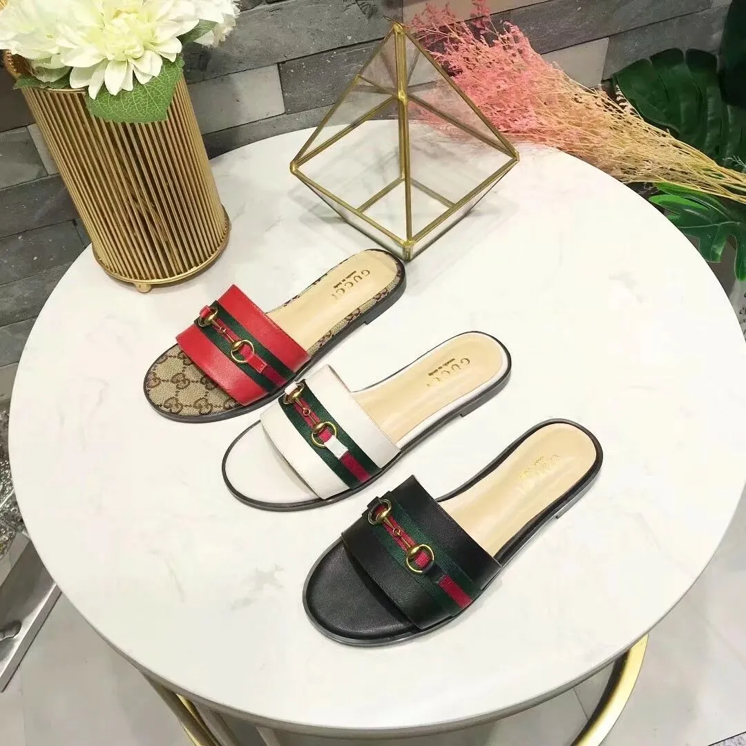 👟👟Ex-factory price 280👟👟 Gucci slippers. All in sheepskin. Sheepskin feet with original GUCCI bronze buckles. High-end atmosphere. Wear-resistant and non-slip branded rubber outsole. 35-42 yards. (41*42 can be customized, non-refundable and non-exchangeable* Welcome new and old customers to sell as shown in the picture)